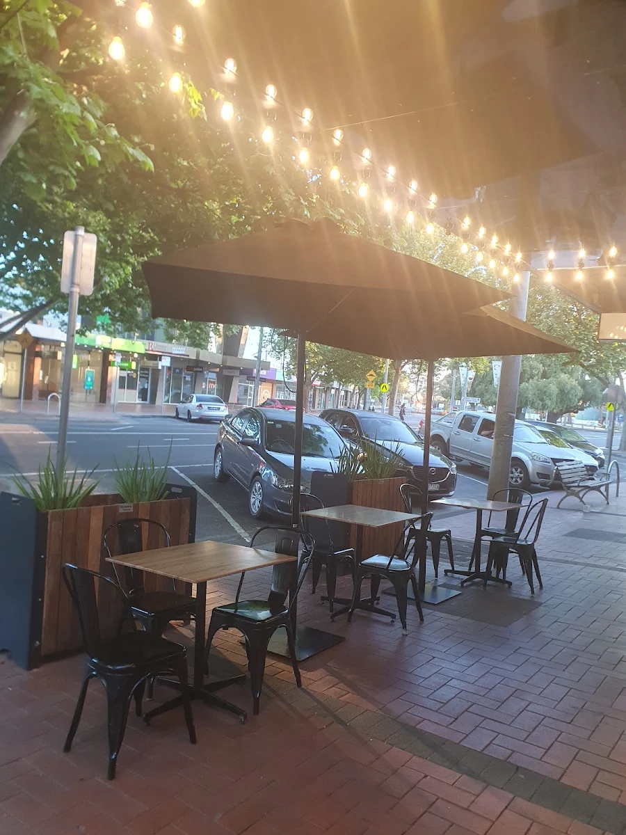 Vibe, Lokal Cafe 3030