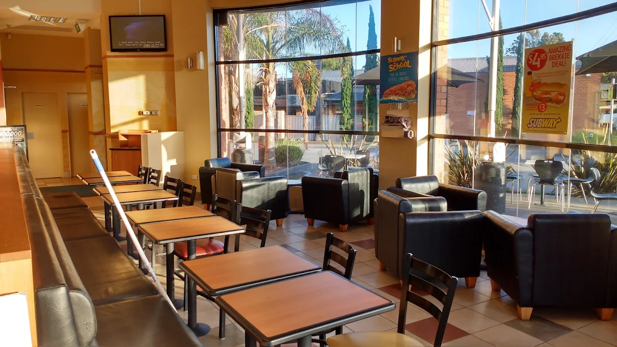 Vibe, Subway Newport