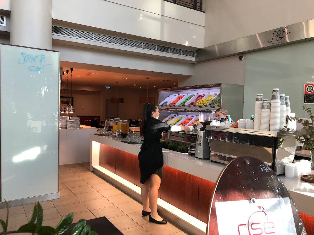 Vibe, Champs Bar & Dining