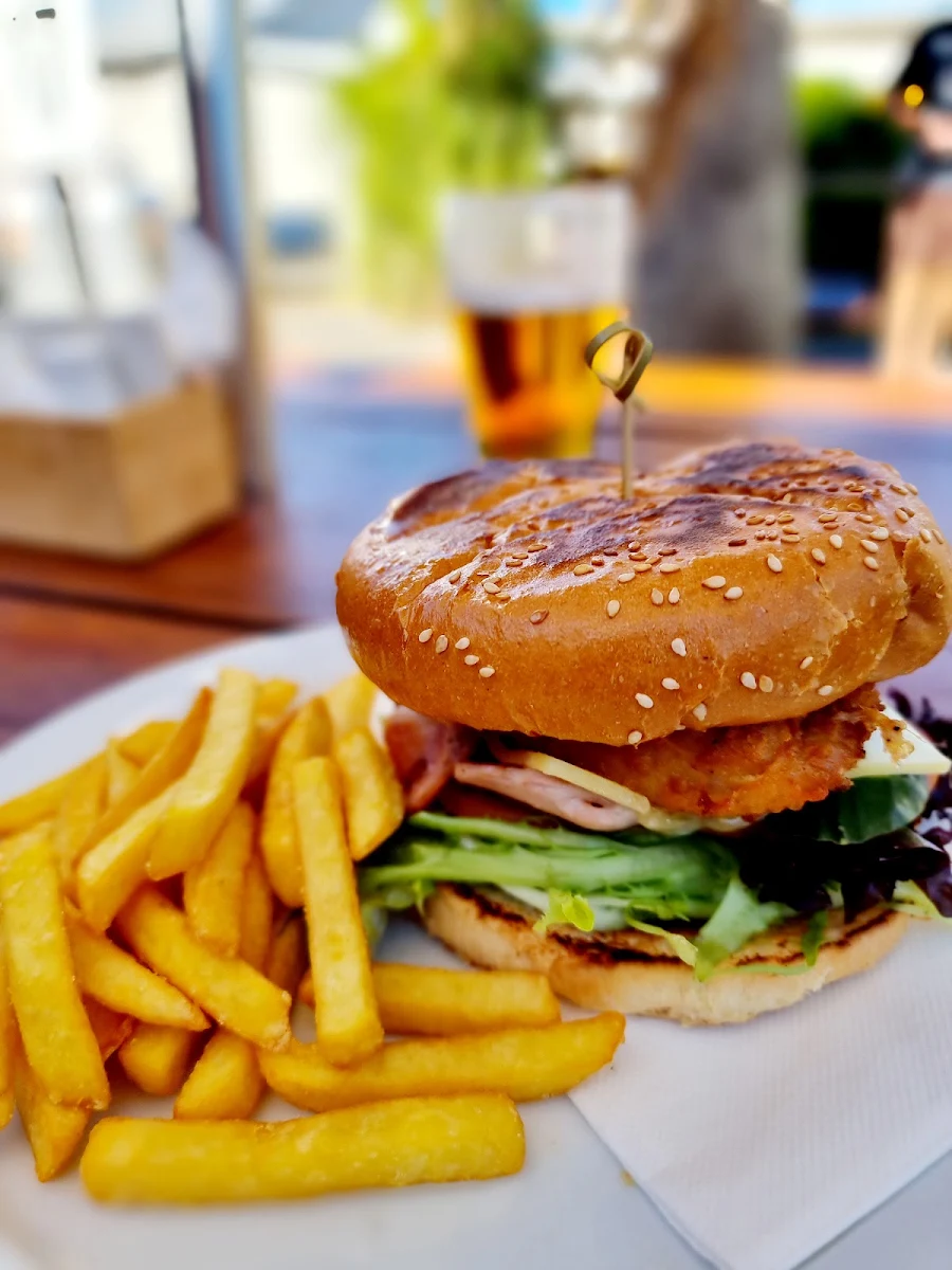 Food & drink, Highway Hotel