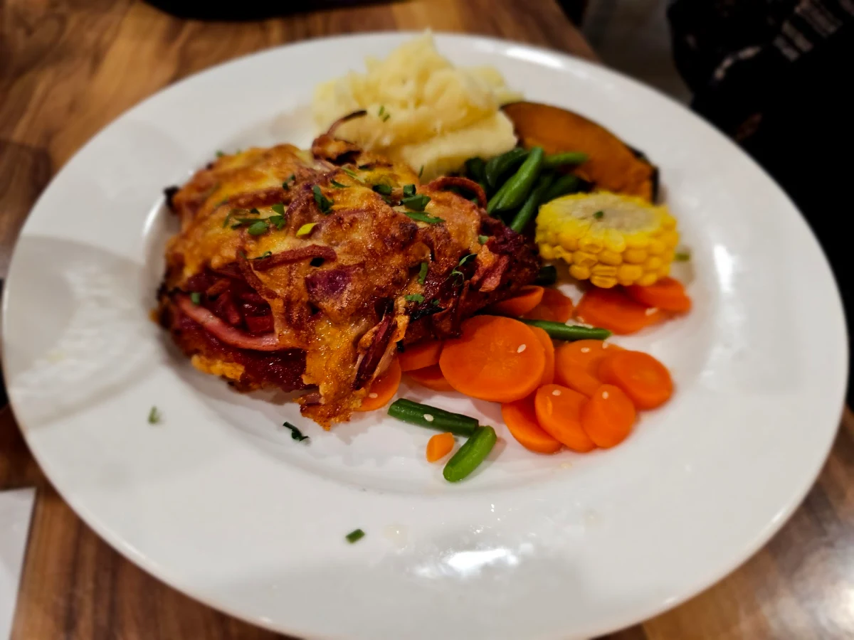 Food & drink, Highway Hotel