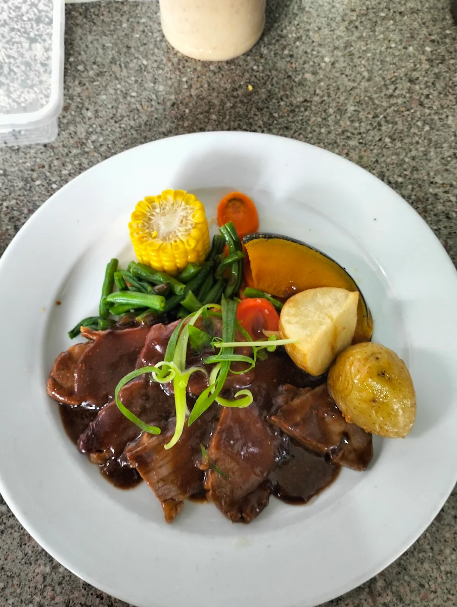 Food & drink, Highway Hotel