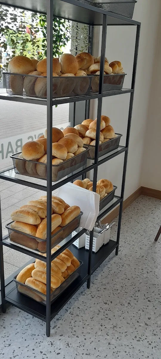 Vibe, Oscar's Bakery
