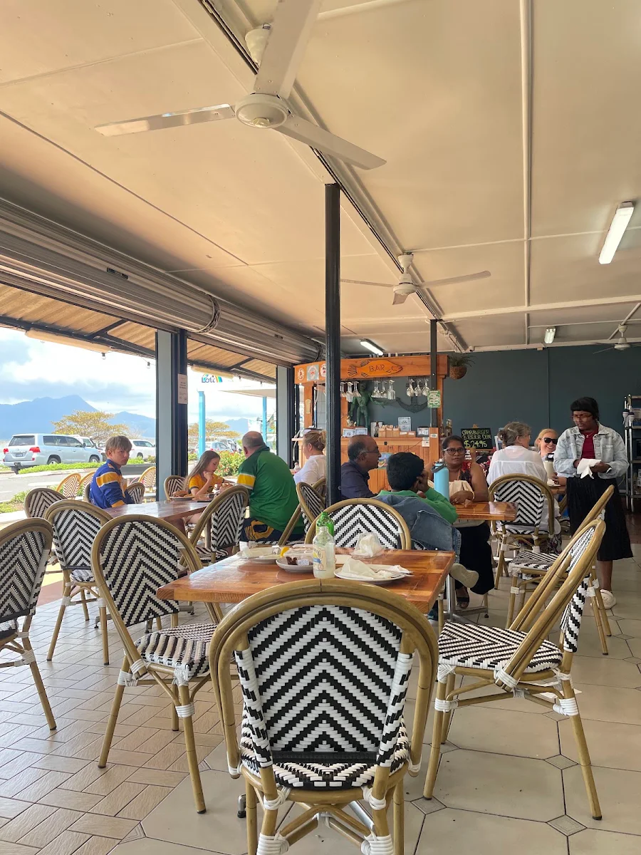 Vibe, Cardwell Seaview Deli Cafe