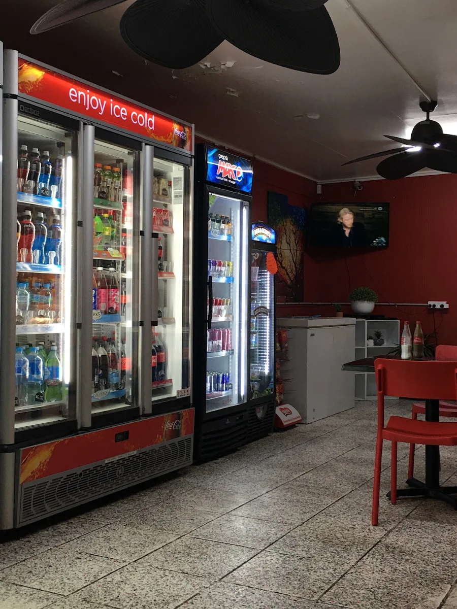 Vibe, Lewo's Cafe