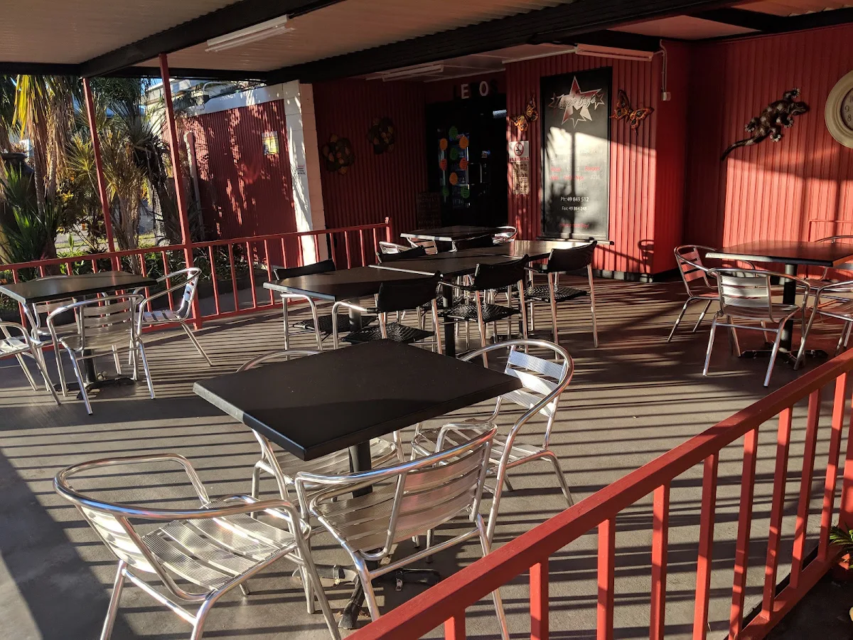 Vibe, Lewo's Cafe
