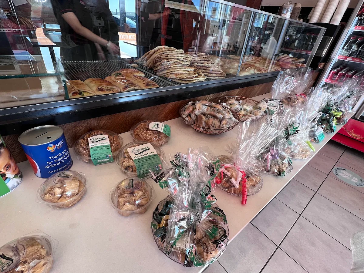 Vibe, Rumaisa Pastry