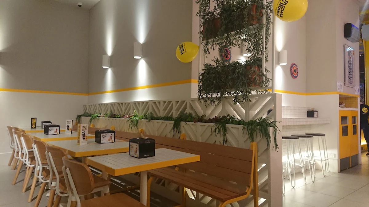 Vibe, Guzman y Gomez - Greenhills