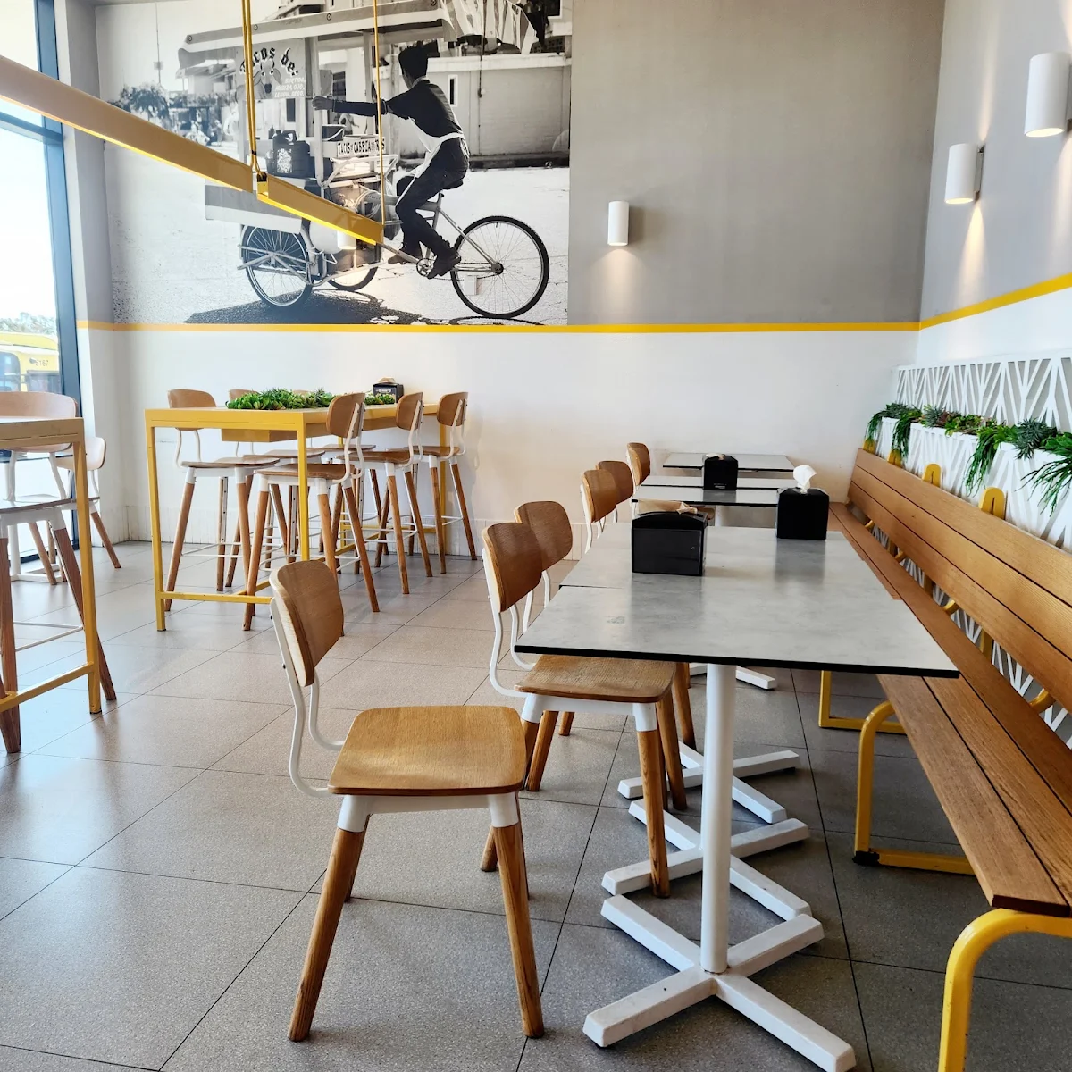 Vibe, Guzman y Gomez - Greenhills