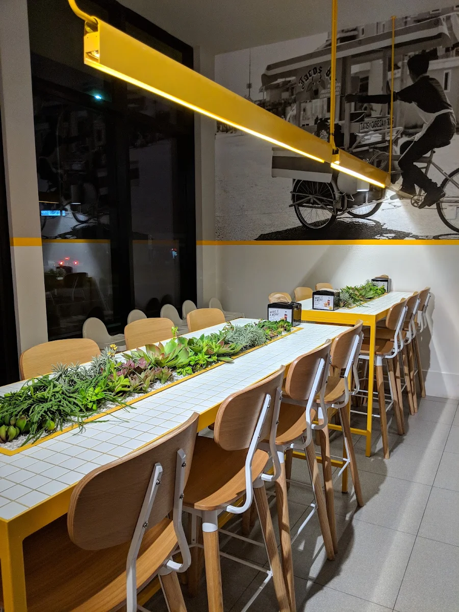 Vibe, Guzman y Gomez - Greenhills