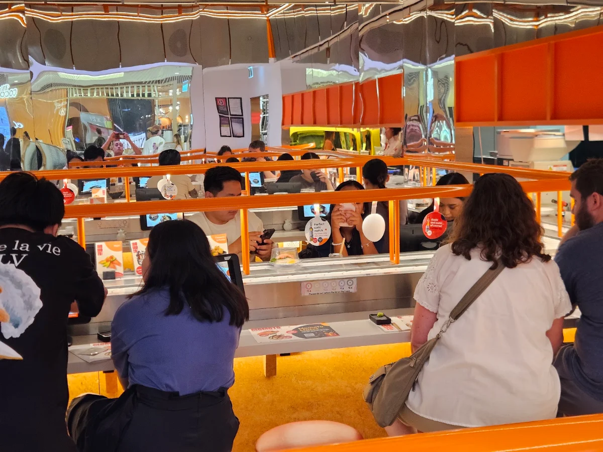 Vibe, Momoto World Square
