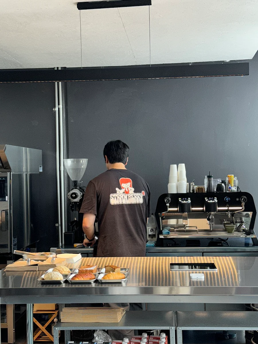 Vibe, Plot Coffee & Bakery
