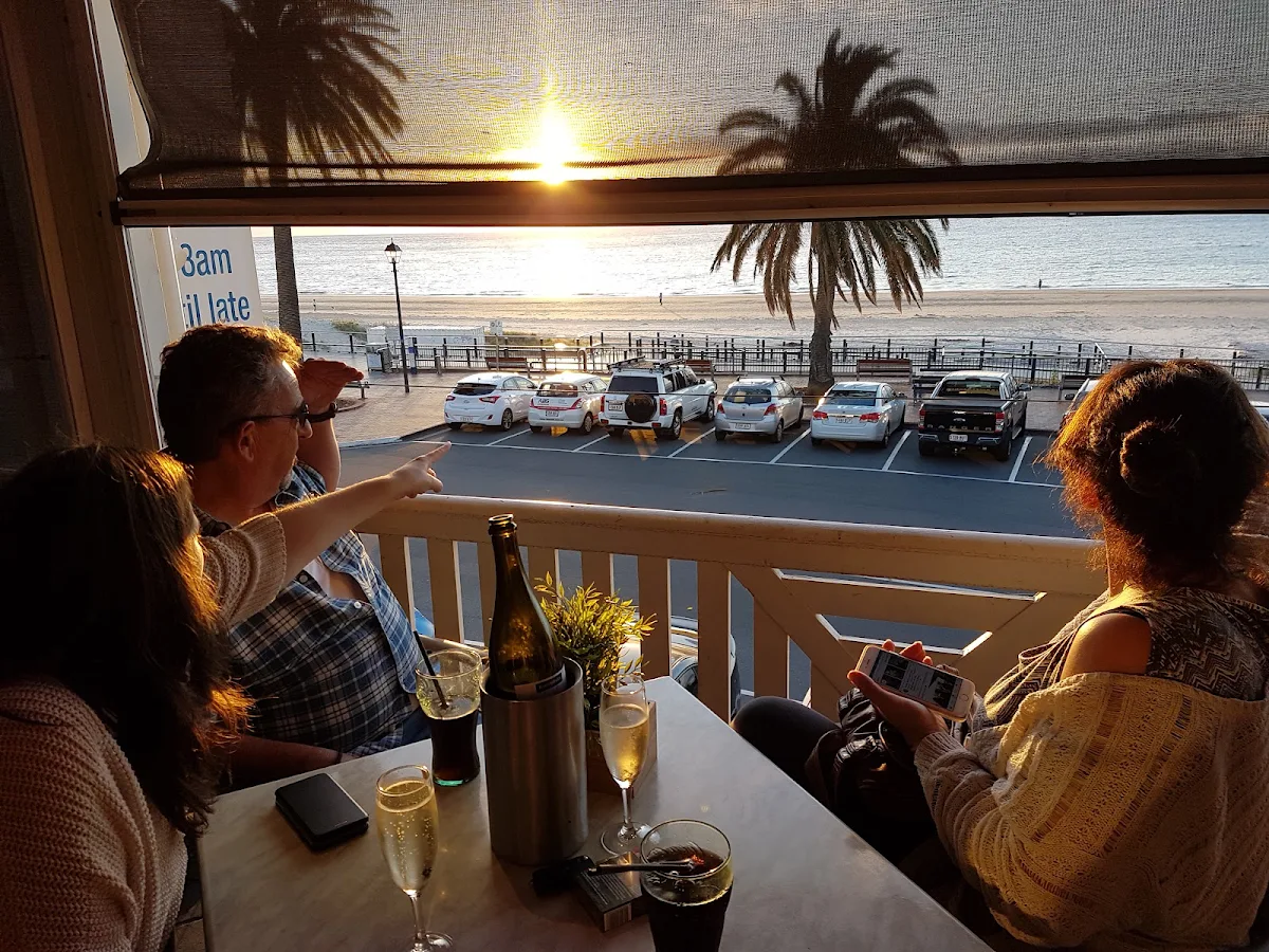 Vibe, Seacliff Beach Hotel