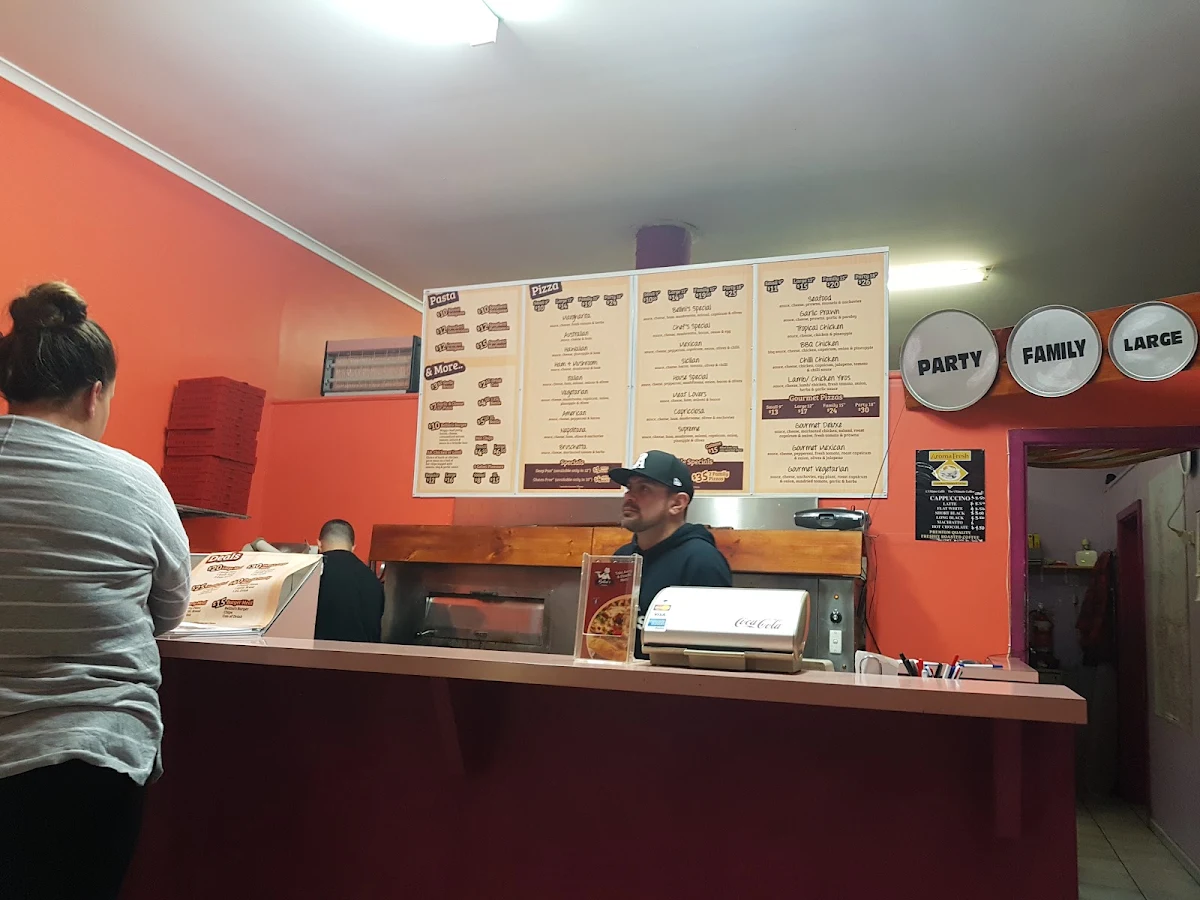 Menu, Bellinis Pizza Bar