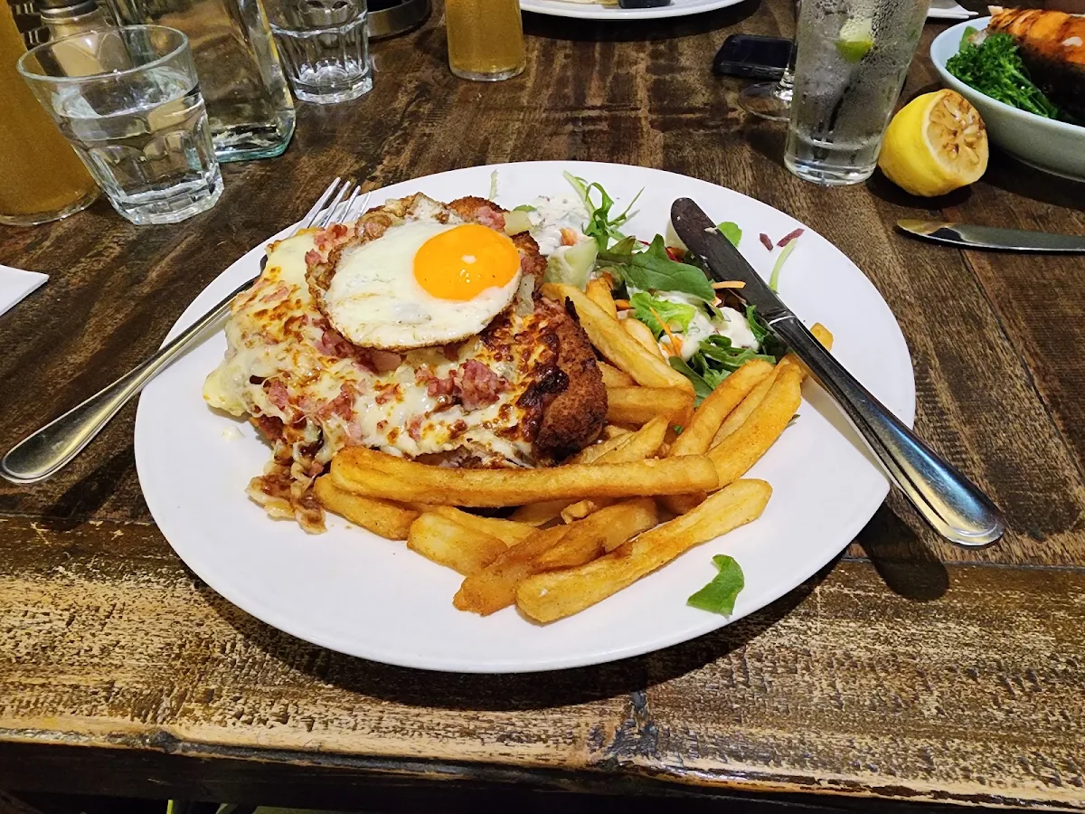 Food & drink, The Royal Hotel QBN