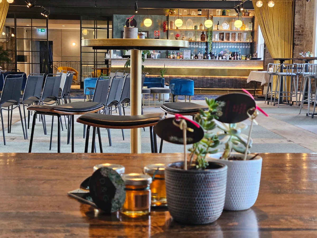 Vibe, The Royal Hotel QBN