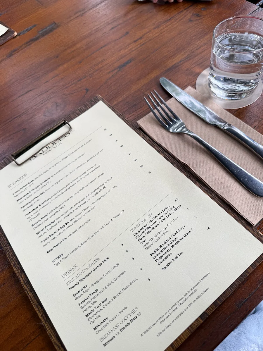 Menu, Saddles Mount White