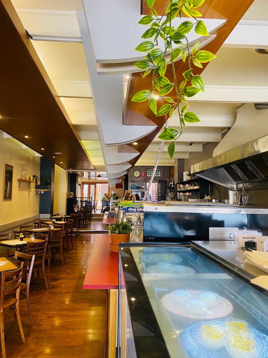 Vibe, Capri Cafe