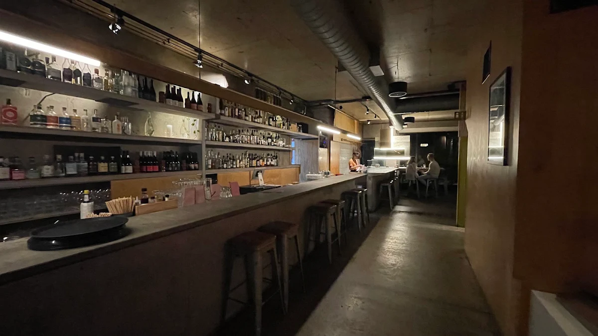 Vibe, Gerries Bar