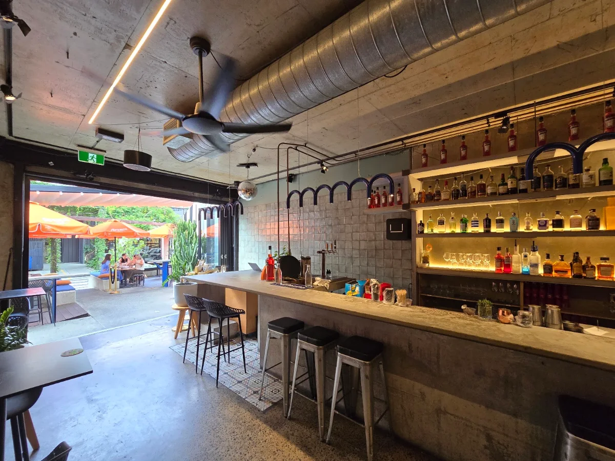 Vibe, Gerries Bar
