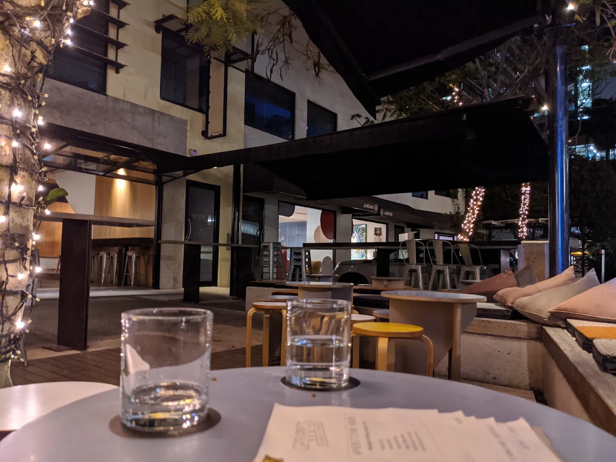Vibe, Gerries Bar