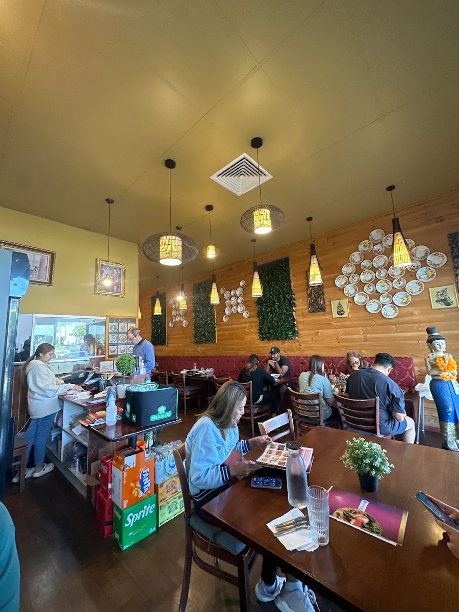 Vibe, Khao Gaeng Thai Restaurant