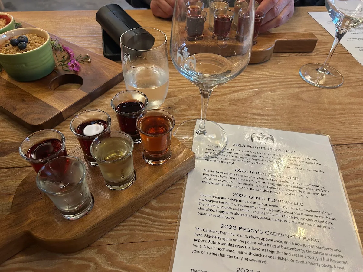Menu, Hounds of the Vine