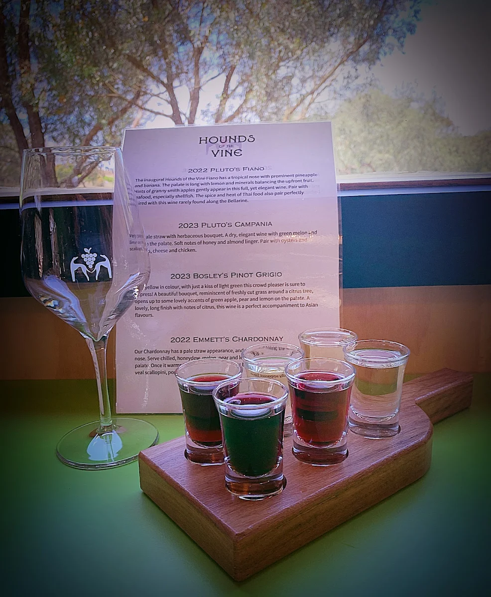 Menu, Hounds of the Vine