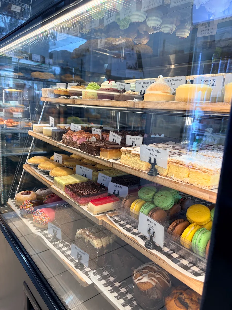 Vibe, Yve's Bakery