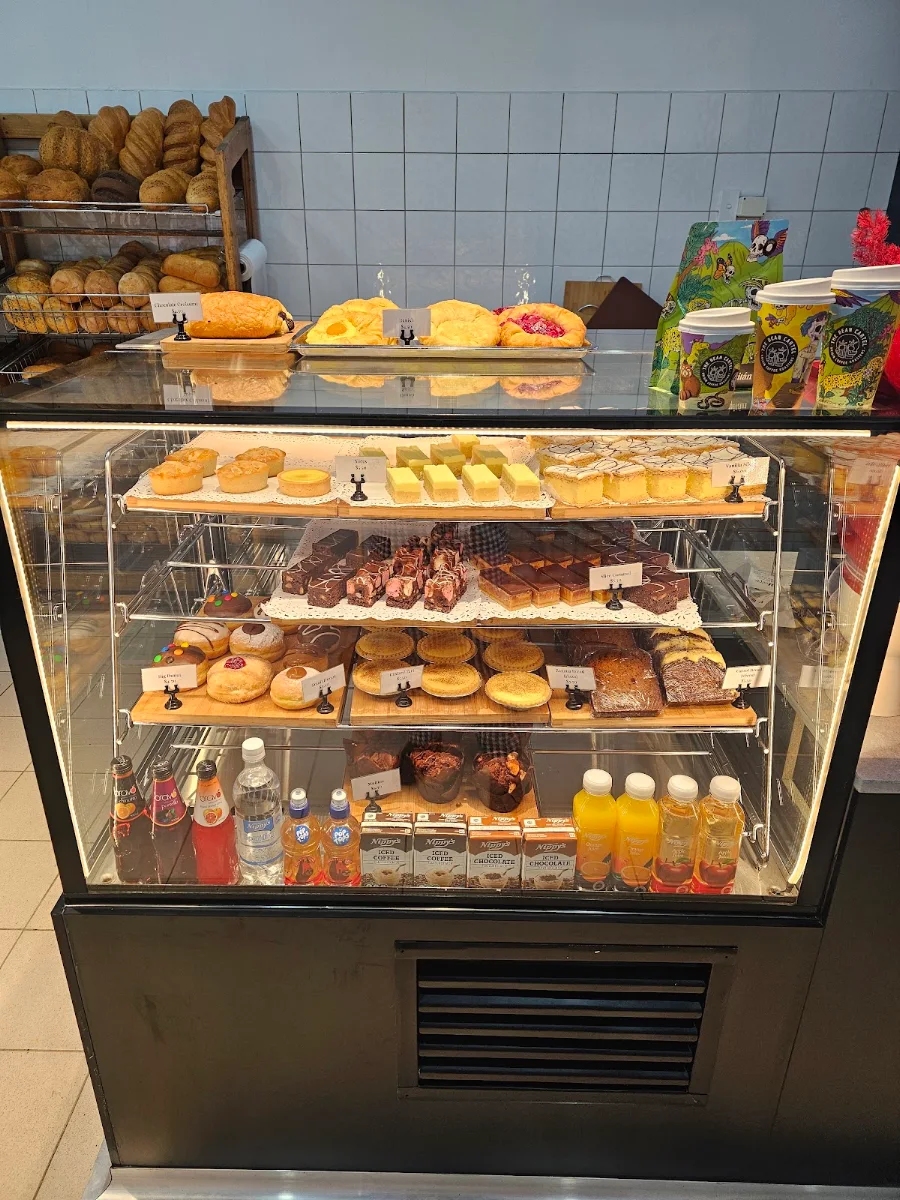 Vibe, Yve's Bakery