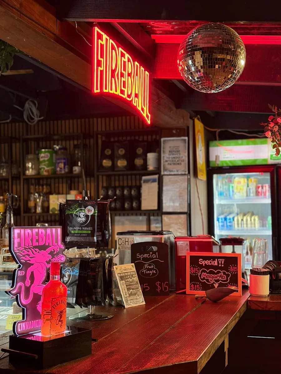 Vibe, Yowie And The Goat Cafe