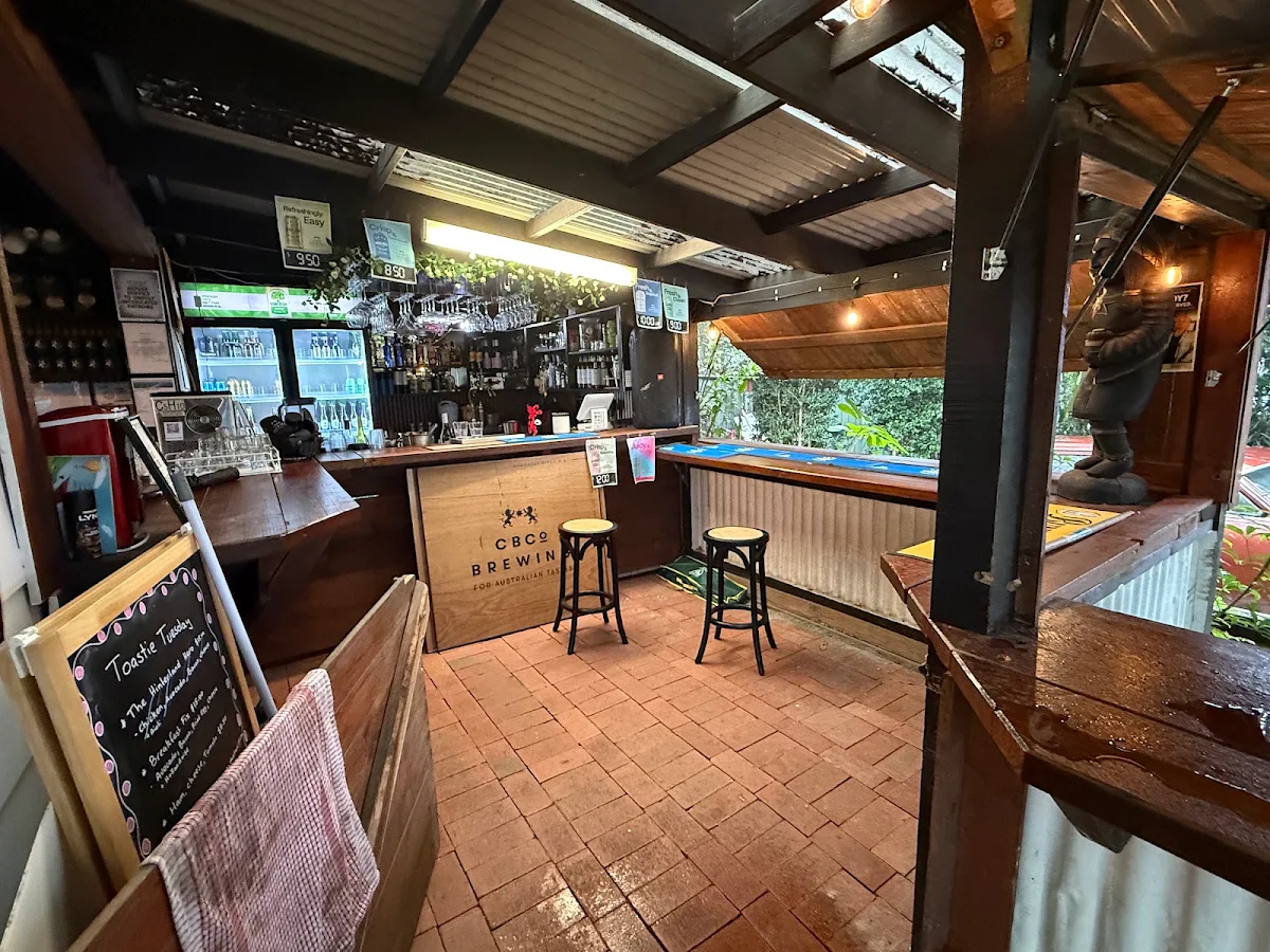 Vibe, Yowie And The Goat Cafe
