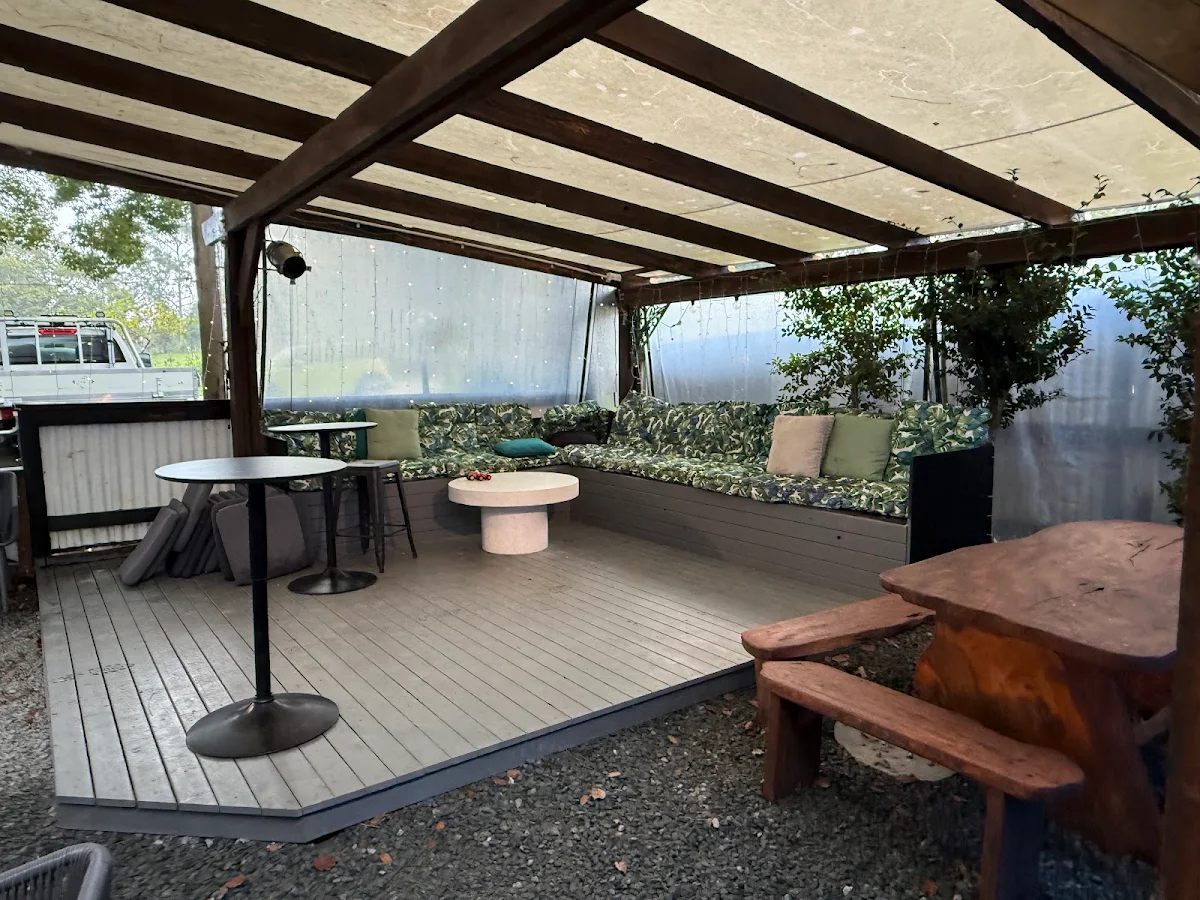 Vibe, Yowie And The Goat Cafe