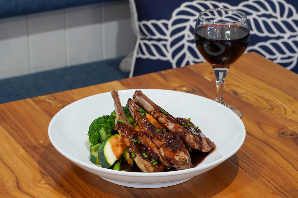 Food & drink, Henry's Restaurant and Bar