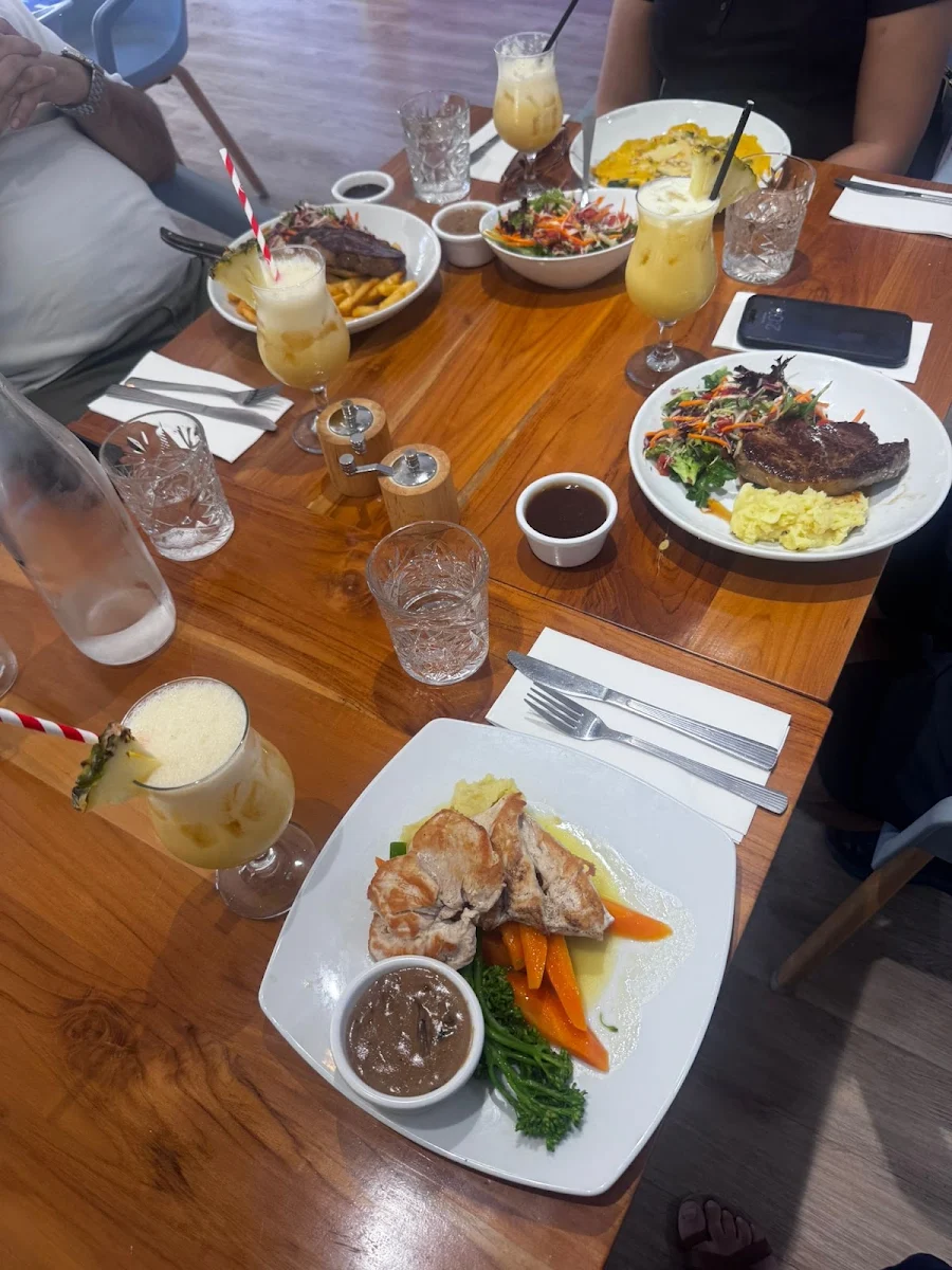 Food & drink, Henry's Restaurant and Bar