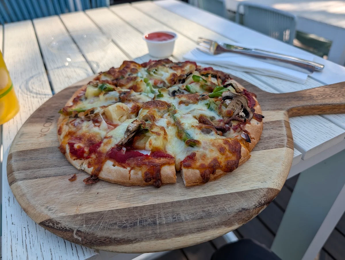 Food & drink, Henry's Restaurant and Bar