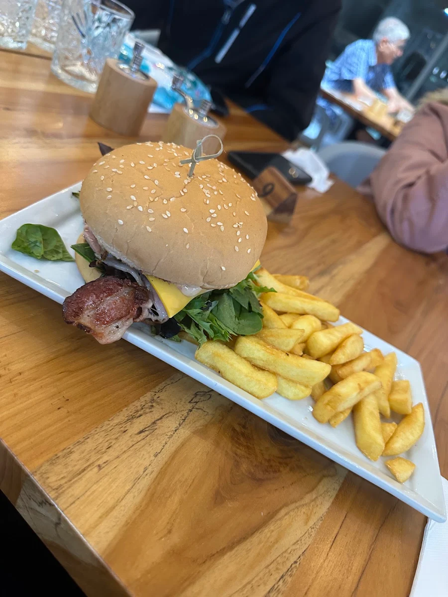 Food & drink, Henry's Restaurant and Bar