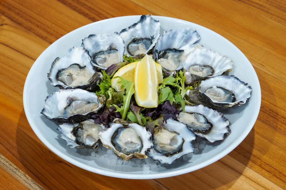 Food & drink, Henry's Restaurant and Bar