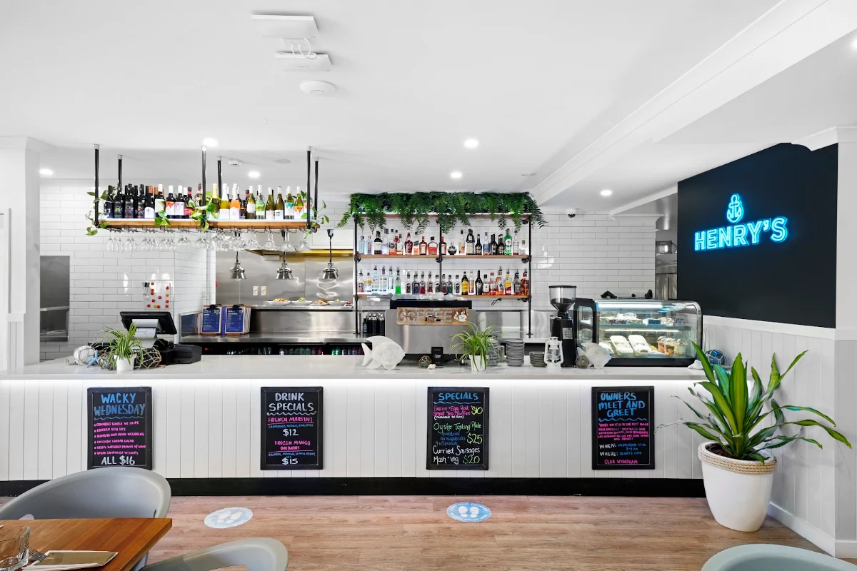 Vibe, Henry's Restaurant and Bar