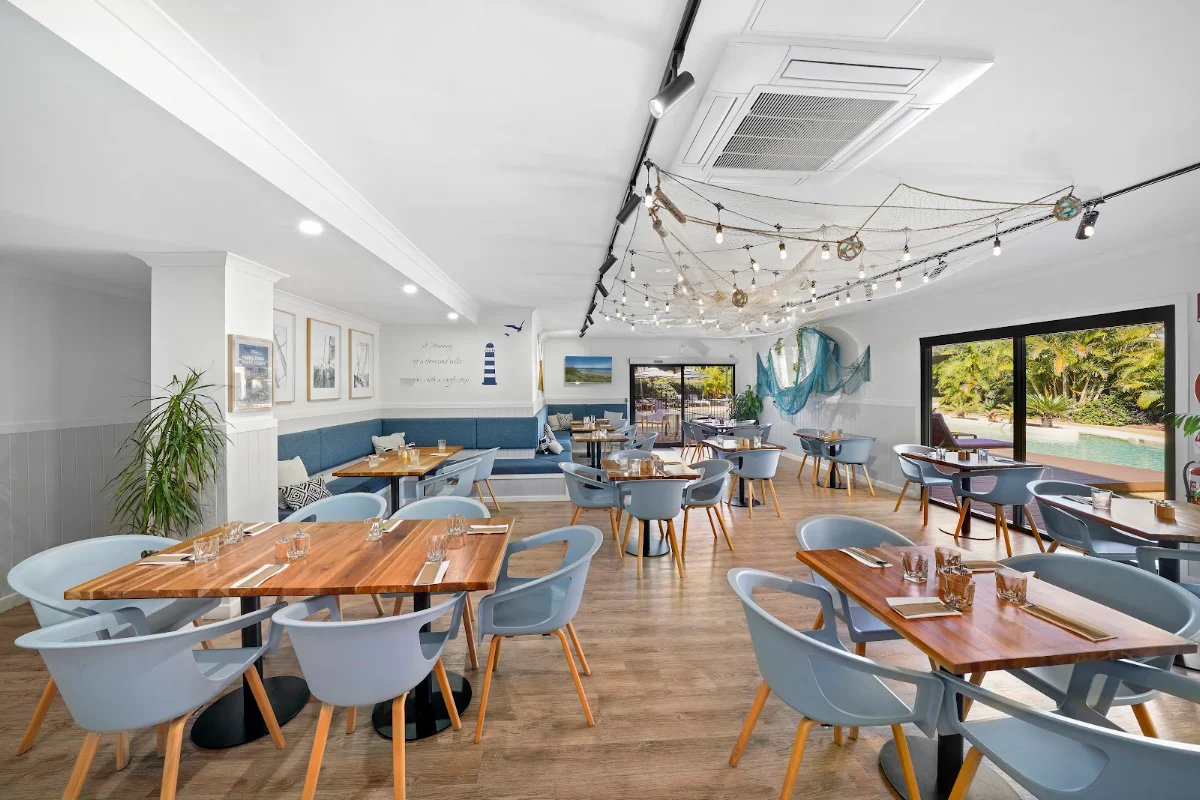 Vibe, Henry's Restaurant and Bar