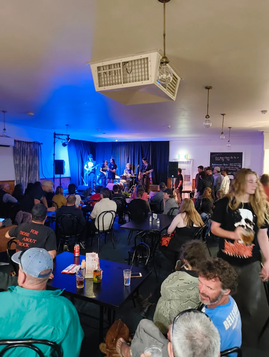 Vibe, Duke's Commercial Hotel Koroit