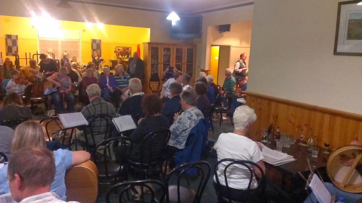 Vibe, Duke's Commercial Hotel Koroit