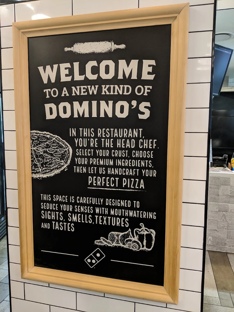 Menu, Domino's Pizza Queen St (QLD)