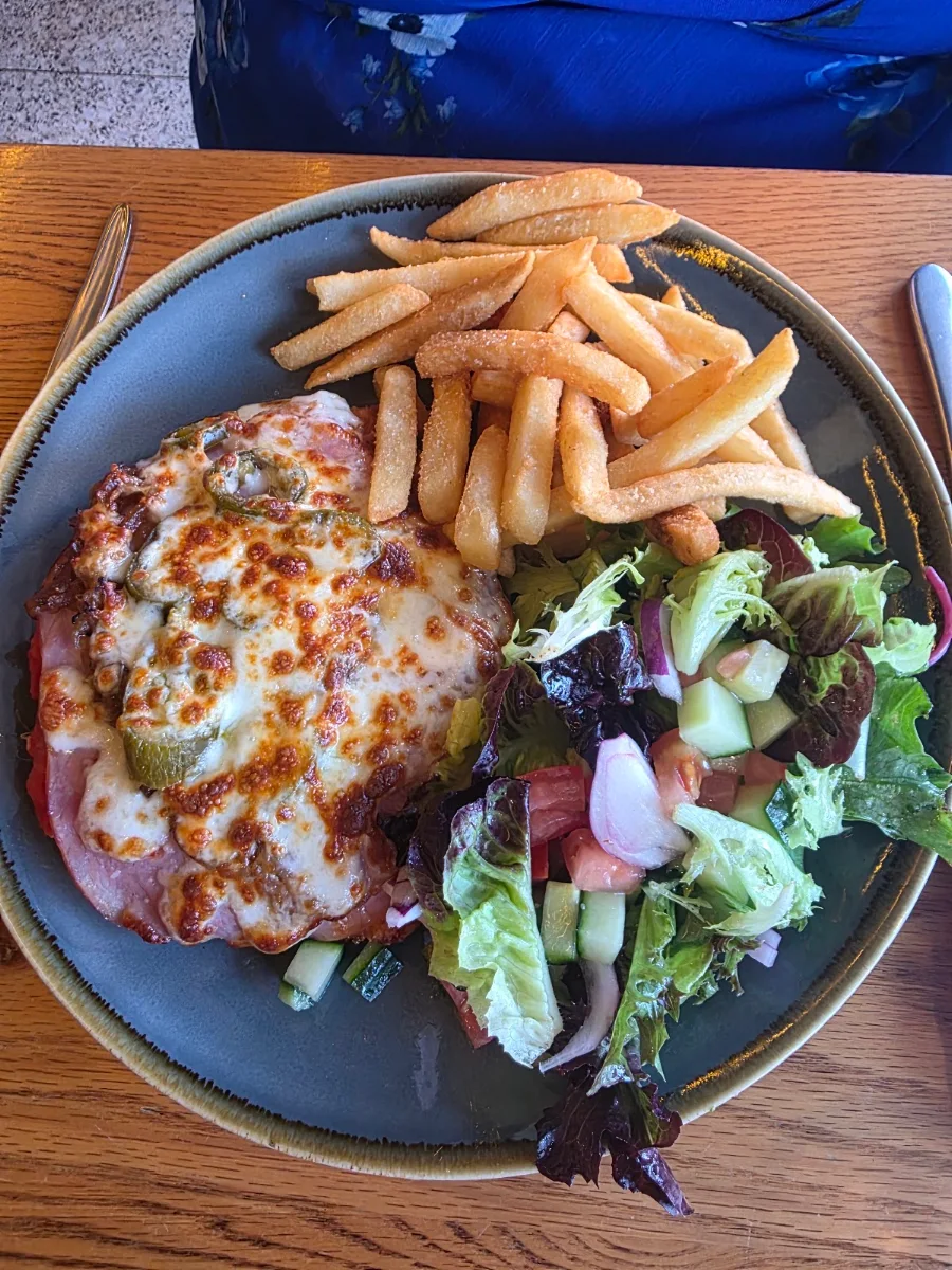 Food & drink, Enzo's On Pako