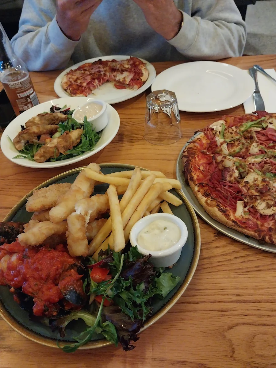 Food & drink, Enzo's On Pako