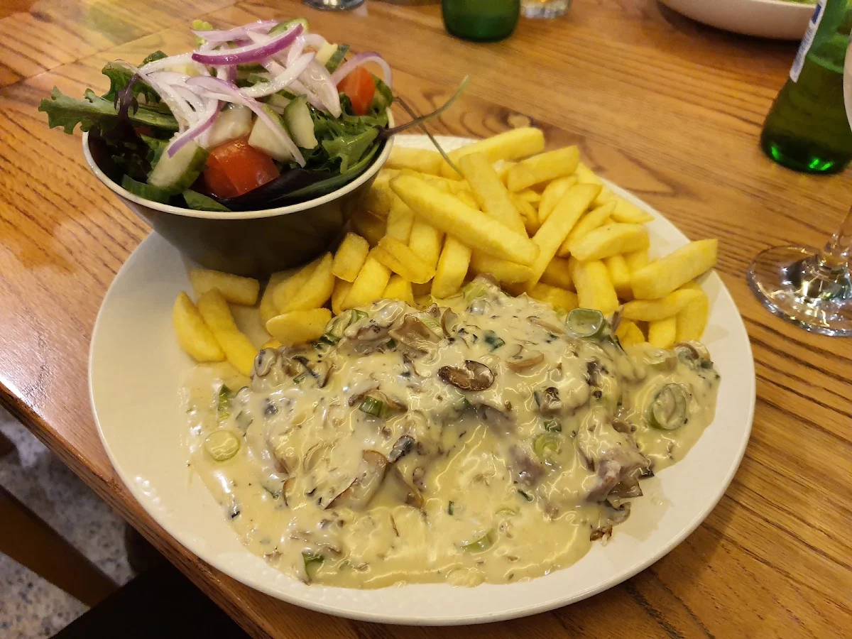 Food & drink, Enzo's On Pako
