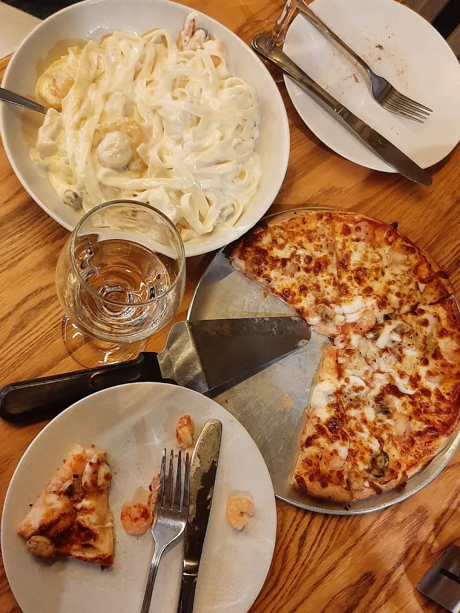 Food & drink, Enzo's On Pako