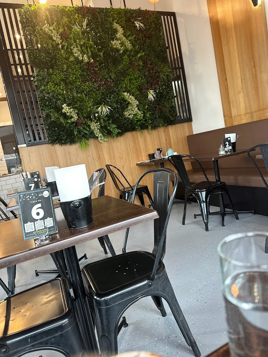 Vibe, Volt Cafe Clyde North