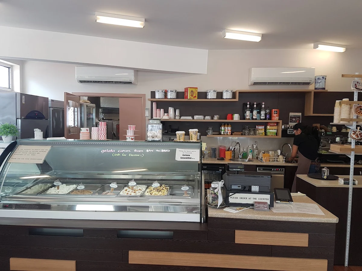 Vibe, Santinis Restaurant & Bar