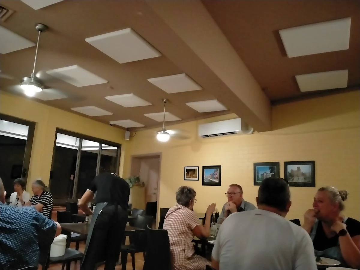 Vibe, Santinis Restaurant & Bar